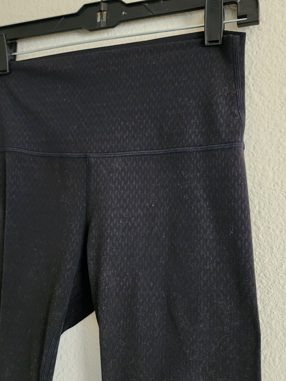 LULULEMON Black Embossed Textured High Rise Align Leggings Size 6 - Picture 2 of 7